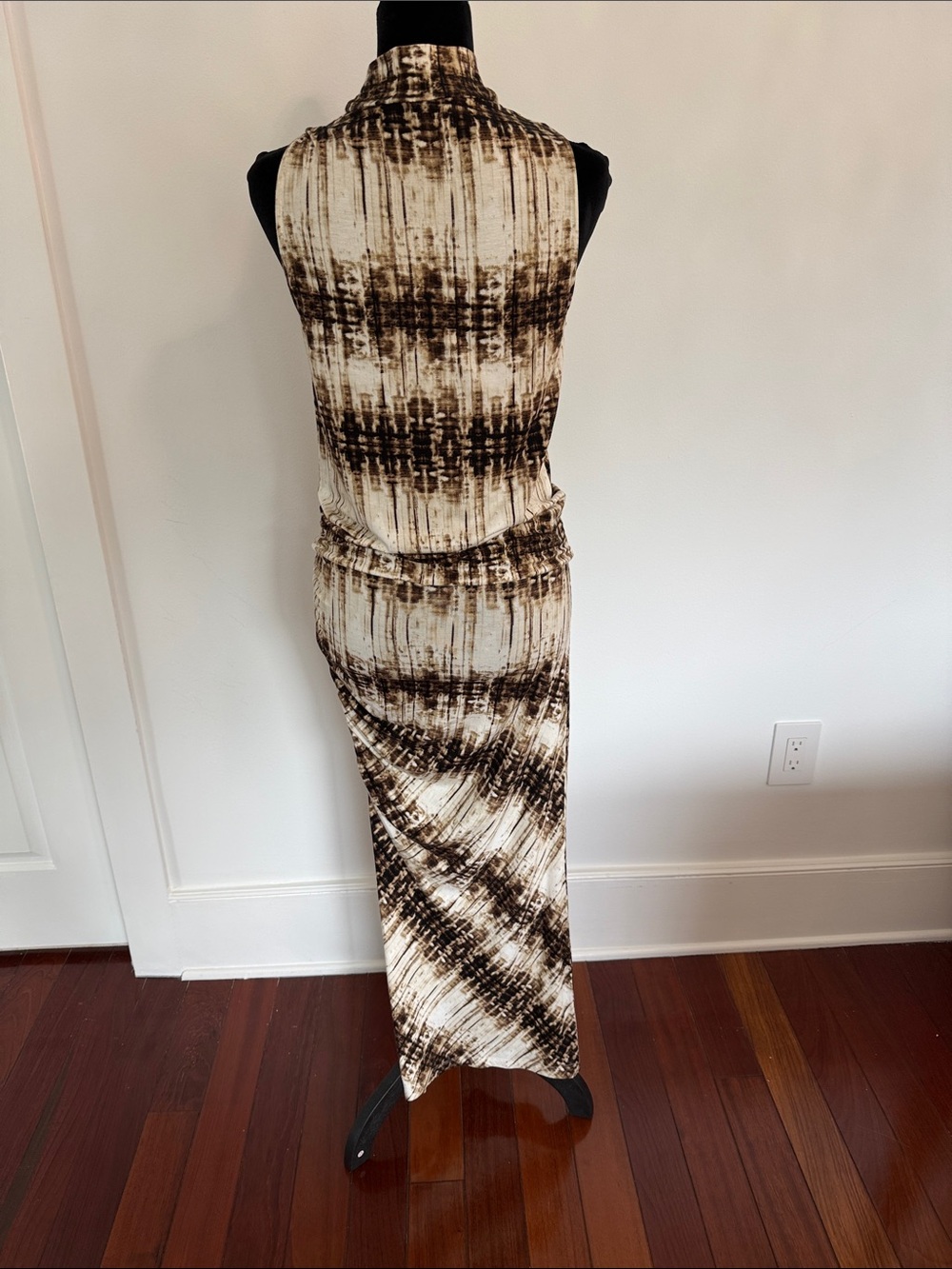 Tart Brown and Cream Tie-Dye Maxi Dress - Picture 3 of 3